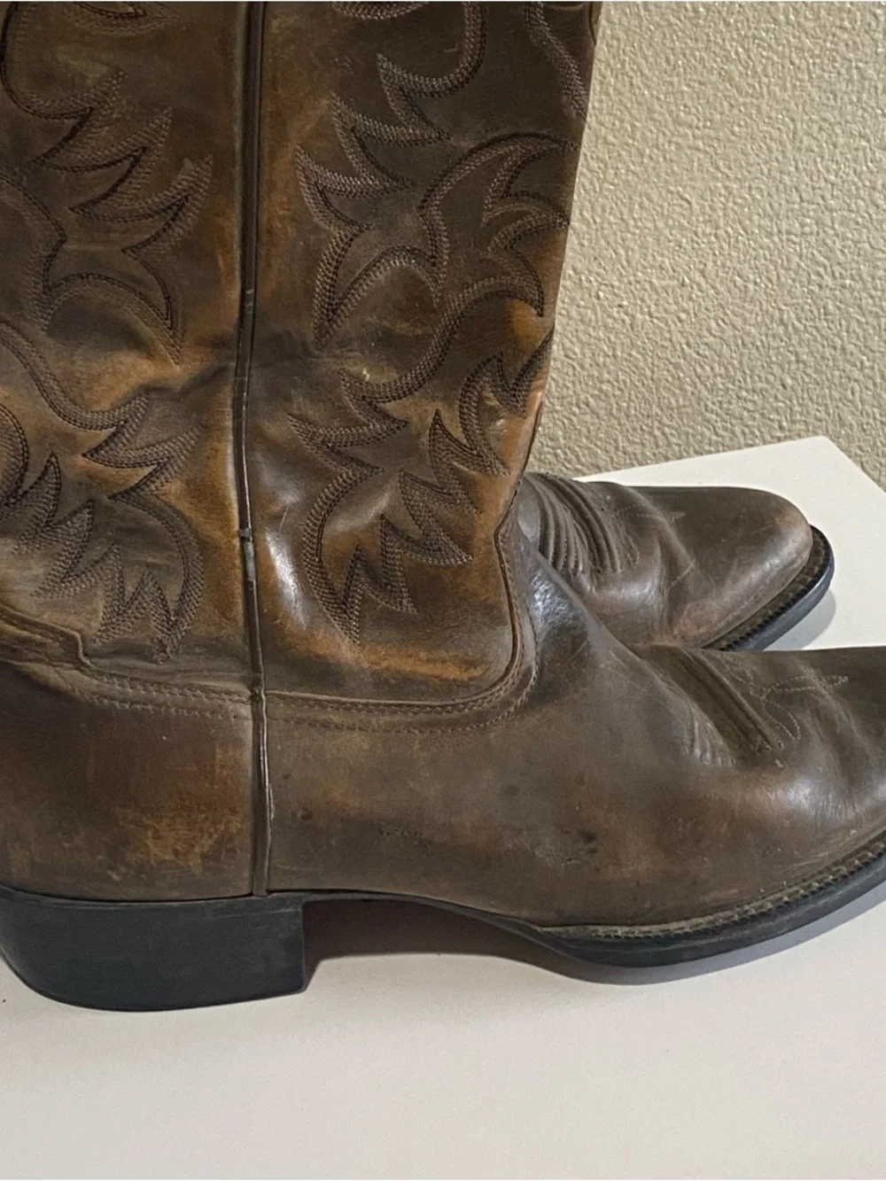 Ariat Tan Leather‎ Western Boots men size 12D cowboy western Distressed Brown